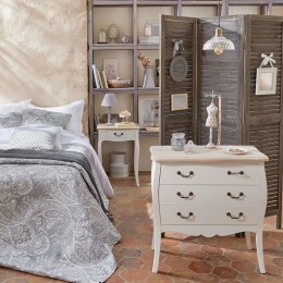 Lámpara de Mesa Leo Blanca Atmosphera de madera y acero con casquillo E14.