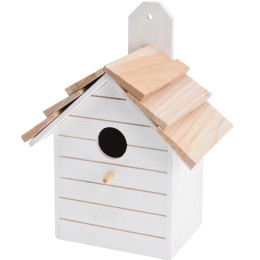 Casa de pájaros de madera colgada en árbol