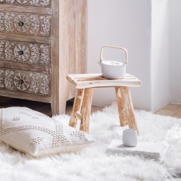 Taburete de madera natural Woody con acabado crudo – diseño rústico de interior