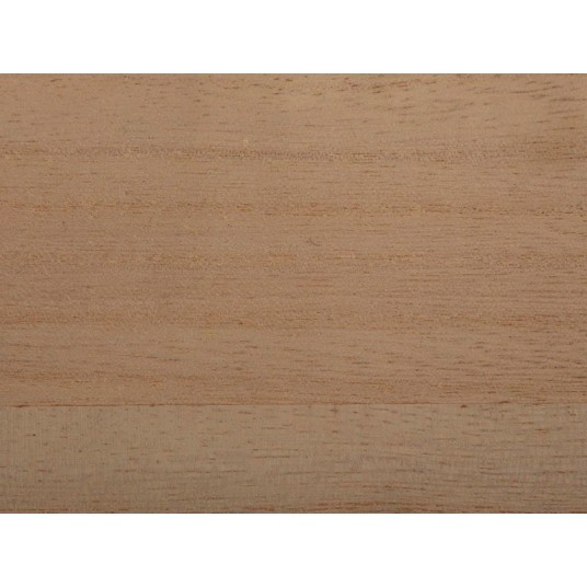 Detalle estructura geométrica hierro y madera paulonia