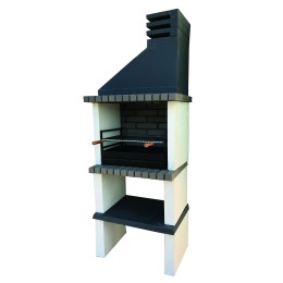 Barbacoa de obra gris con campana, encimera y repisa inferior.