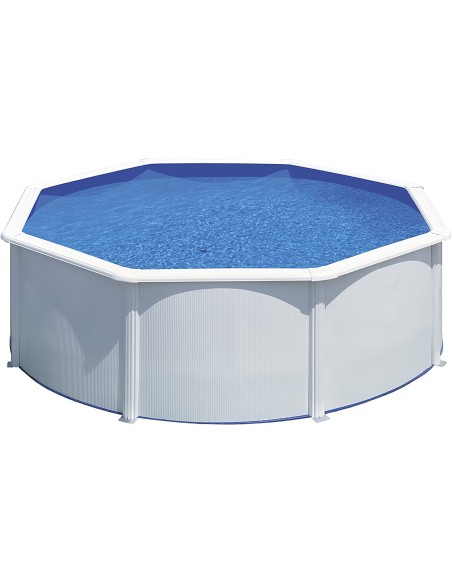 Piscina elevada en jardín con niños