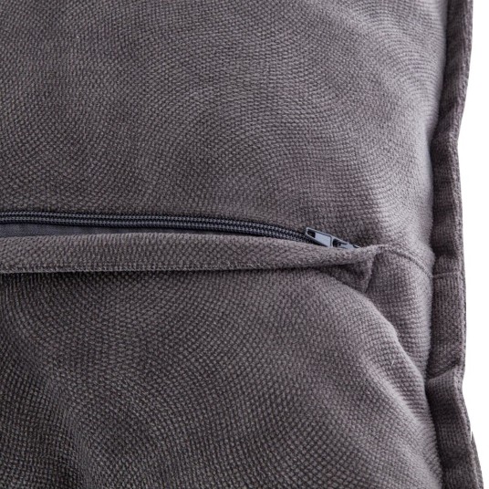 Cojín gris moderno Lilou sobre silla nórdica