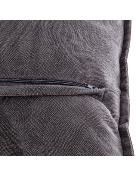 Cojín gris moderno Lilou sobre silla nórdica