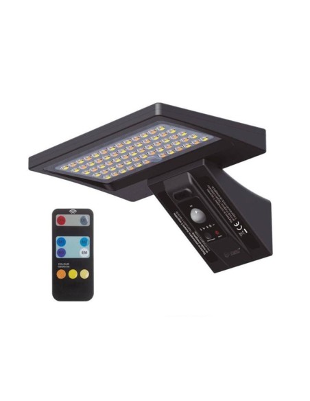 aplique solar con sensor de movimiento instalado en fachada exterior