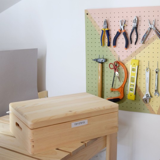 CAJA DE MADERA DE PINO CON TAPA...