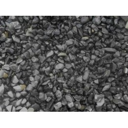 piedra canto negro decorativa en jardín exterior