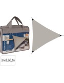 toldo vela triangular impermeable en jardín exterior