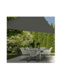 toldo vela triangular impermeable gris en terraza exterior