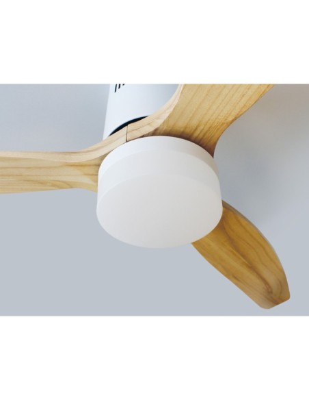 Ventilador de techo Kasama con aspas de haya efecto madera