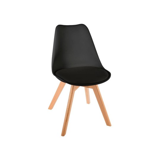 Silla Baya en comedor moderno con mesa de madera