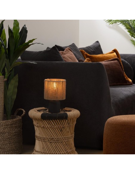 Lámpara de mesa Koby con base de acero y cerámica