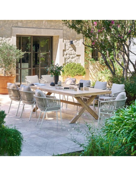 Mesa de jardín rectangular XENIA 250x120 cm en madera de eucalipto FSC® para 10 personas.