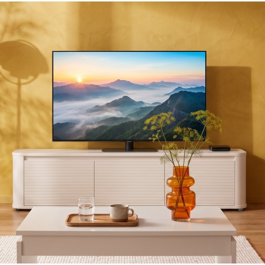 Mueble TV Tyndall arena y roble para televisores de hasta 75 pulgadas.
