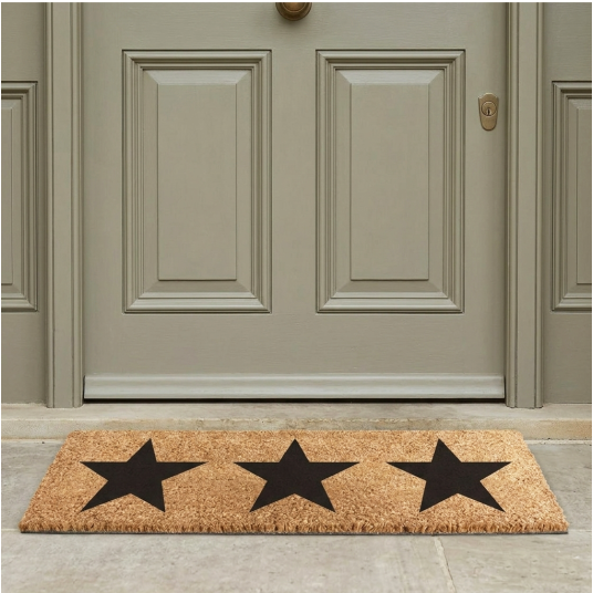 felpudo de coco con estrellas negras