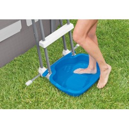 lavapiés piscina INTEX instalado en escalera acceso agua limpia